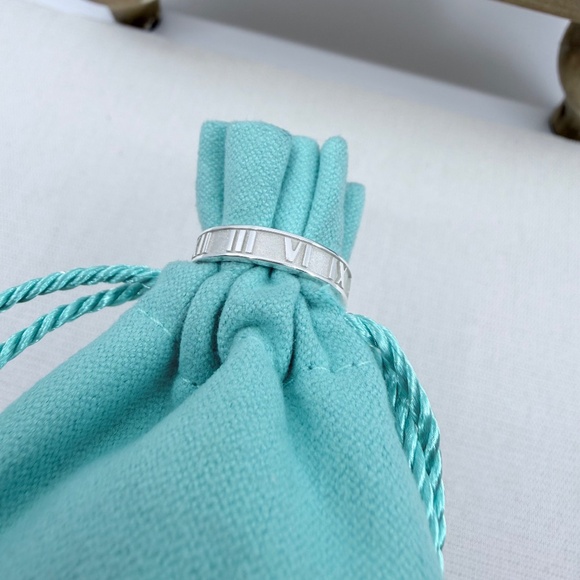 New Tiffany & Co Atlas Band Ring in Silver, Sz 5 - Picture 4 of 5